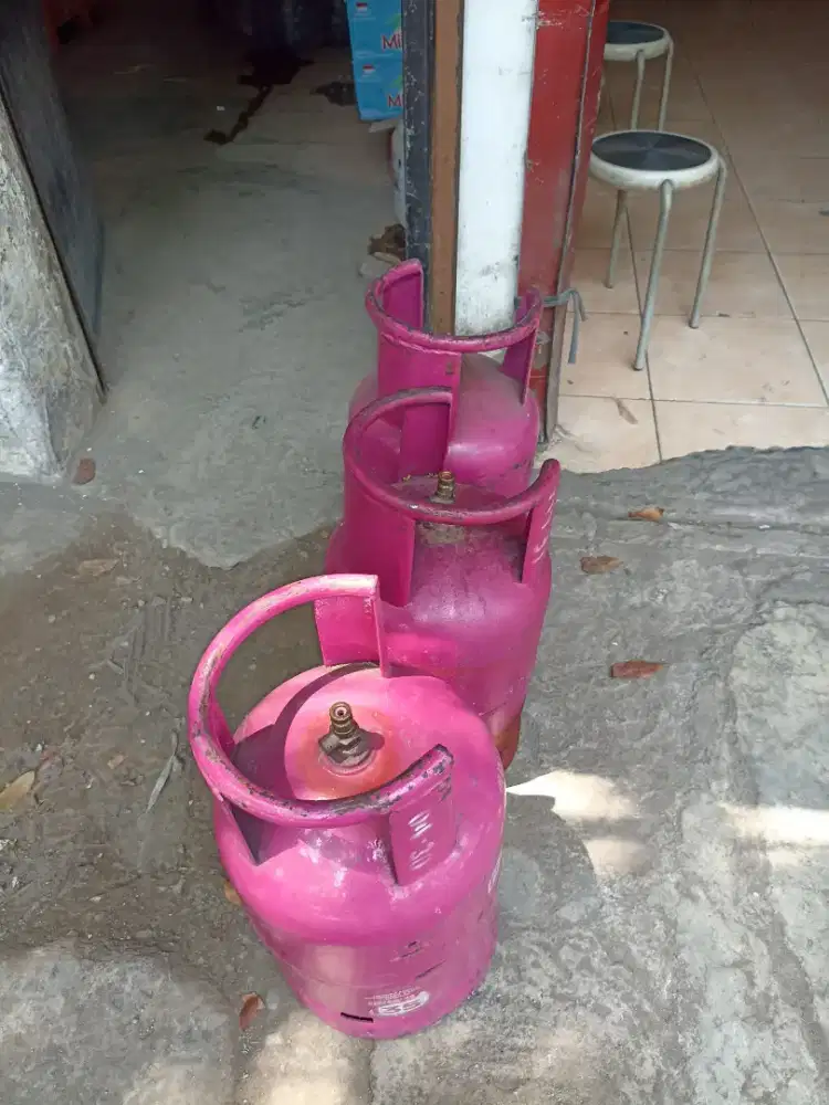 Di cari pegawai untuk kirim gas dan air