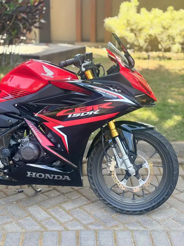 Honda CBR 150R thn 2021 Merah Hitam Odo 8rb Plat Baru Koko Motor