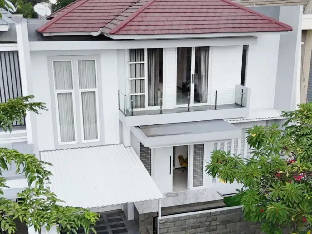 Dijual Rumah Baru Renovasi Bagus, Split Level di Pakuwon Indah Sby