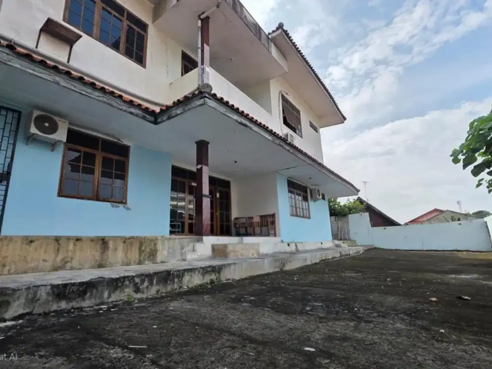 Rumah kantor di Letjen S Parman