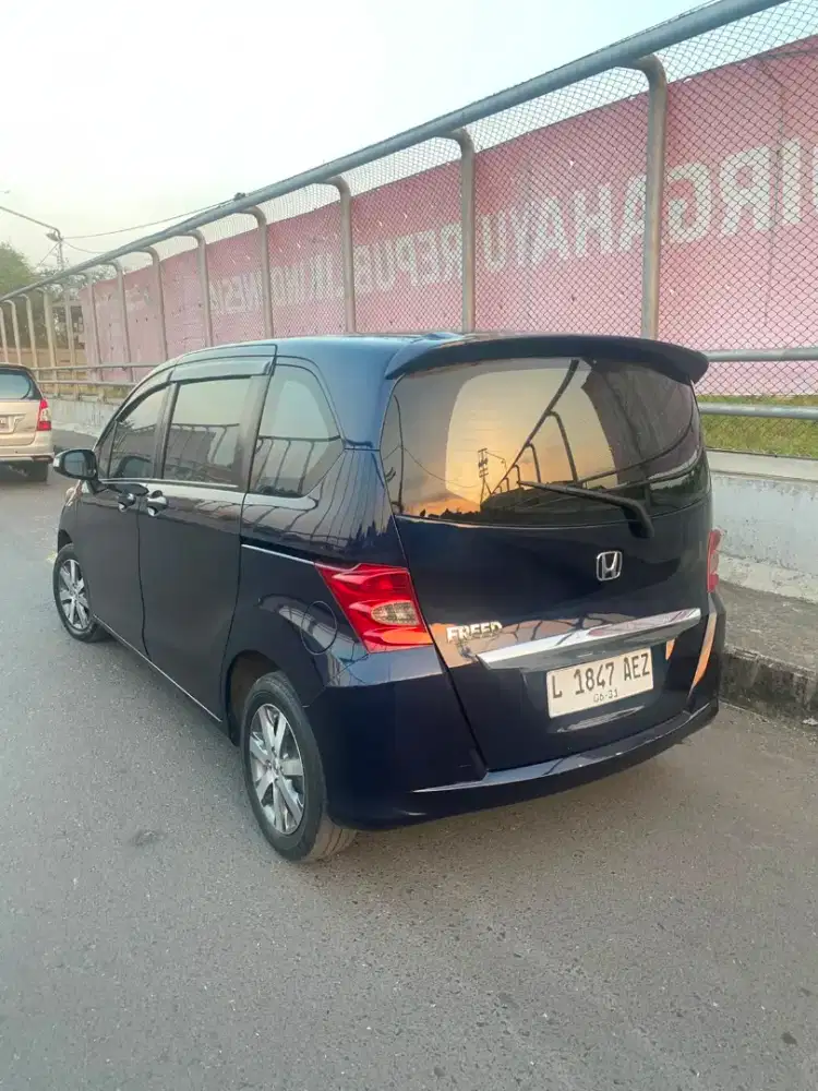 Honda freed PSD 2012