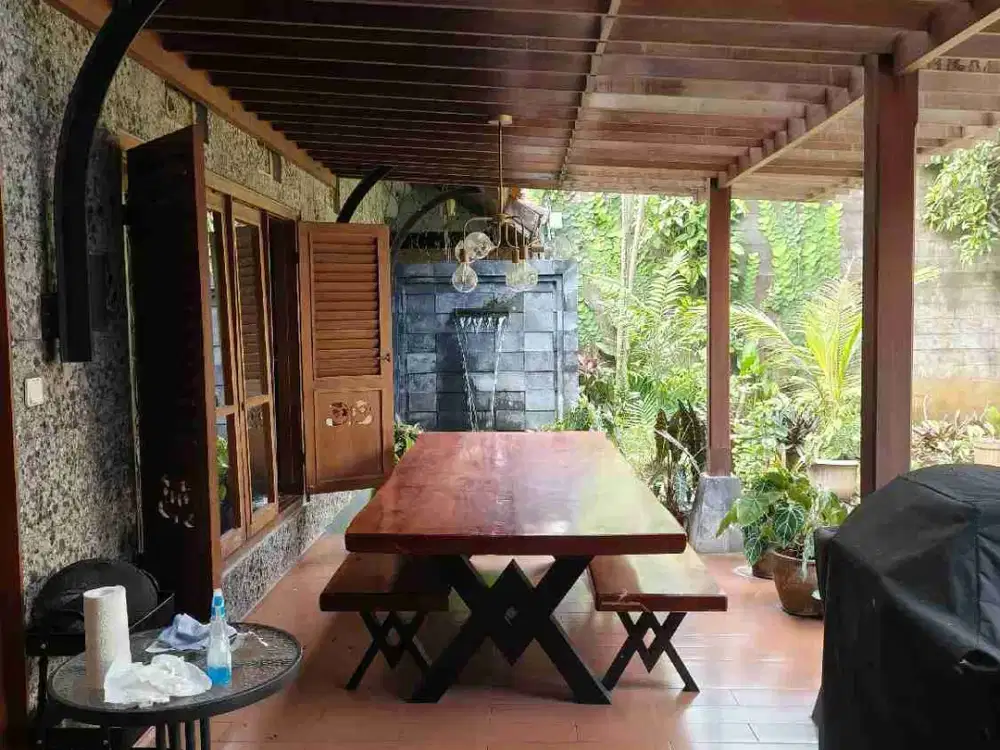 Dijual rumah mewah full furnish di Villa Duta.
