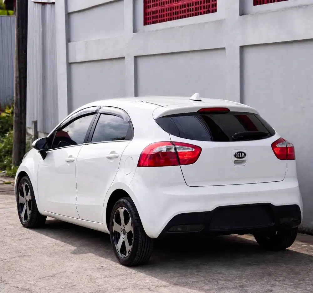 Kia Rio 2014 M/T Hatchback