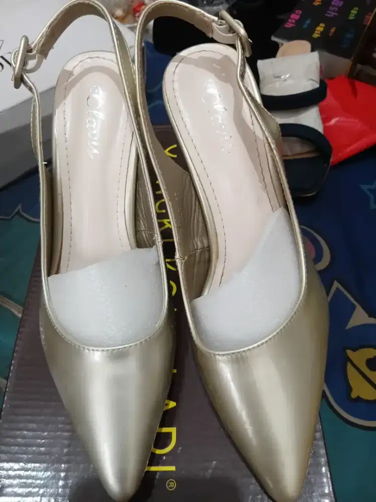 Merek sepatu OLAVIS