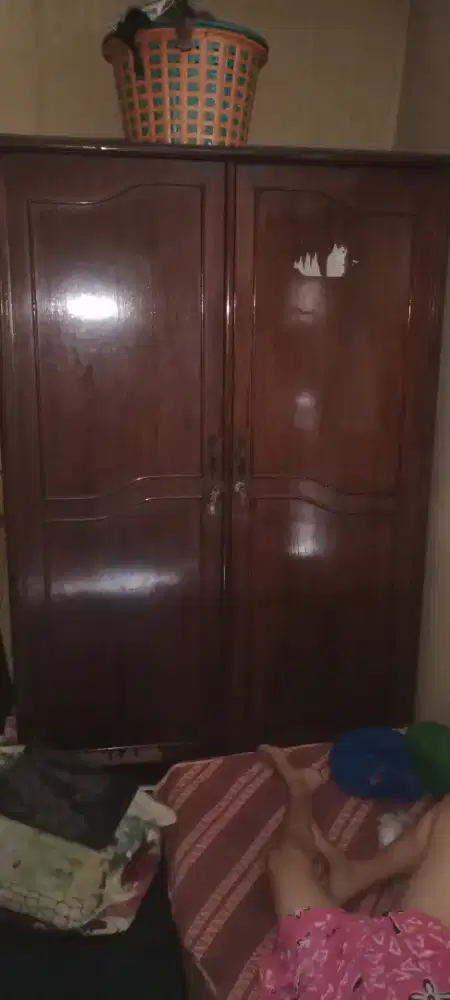 Lemari second masih layak pakai!