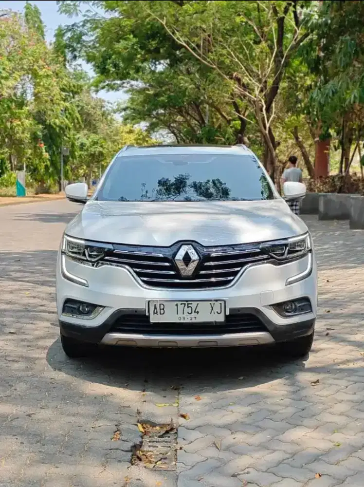 2017 Renault Koleos Signature Matic Panoramic Sunroof.