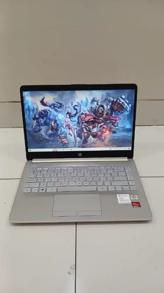 HP 14s-dk101tu AMD Athlon gold  3150U  RAM 4GB SSD 256GB