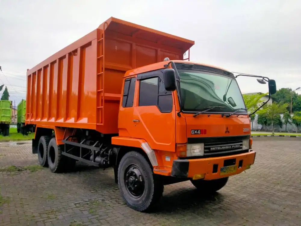 Mitsubishi Fuso FN 527 ML 6x4 Manual 2021 Dump 200cm Siap Kerja