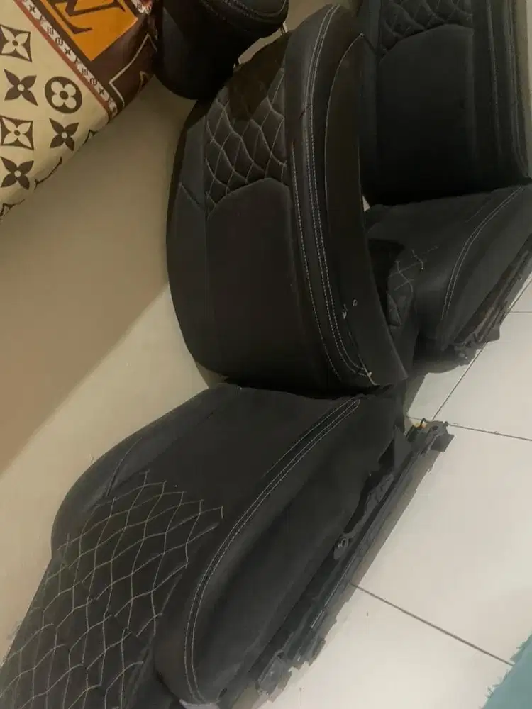 Kursi Tengah Innova Venturer