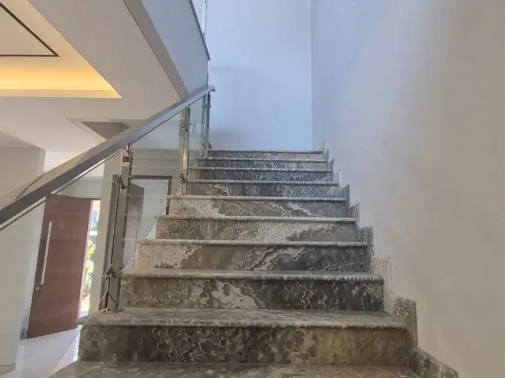 Rumah Baru Gress Woodland 2 Lantai Minimalis Modern Hadap Utara
