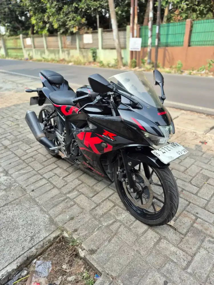 Dijual Suzuki GSX 150R tahun 2019 surat lengkap