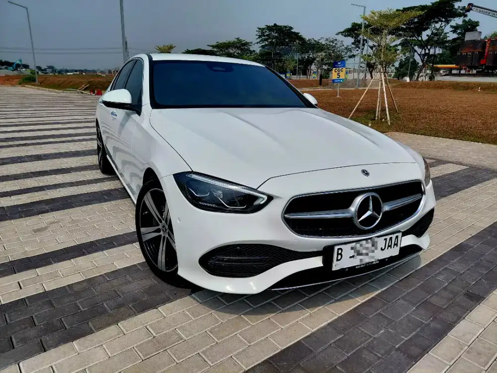 (LIKE NEW) MERCEDEZ BENZ C200 AVANTGARDE EQ BOOST TAHUN 2024