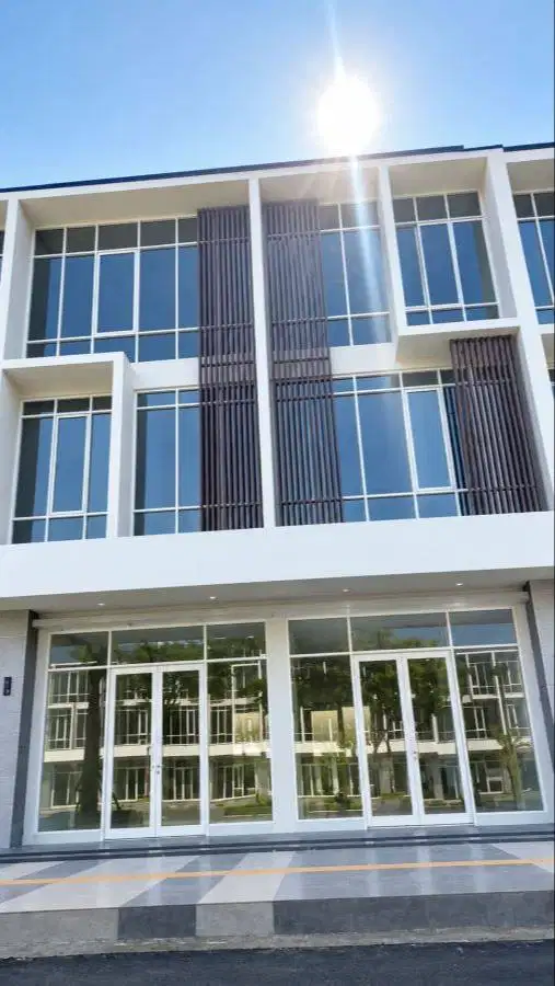Disewakan 3 Ruko Baru Gress Northwest Boulevard Citraland Surabaya