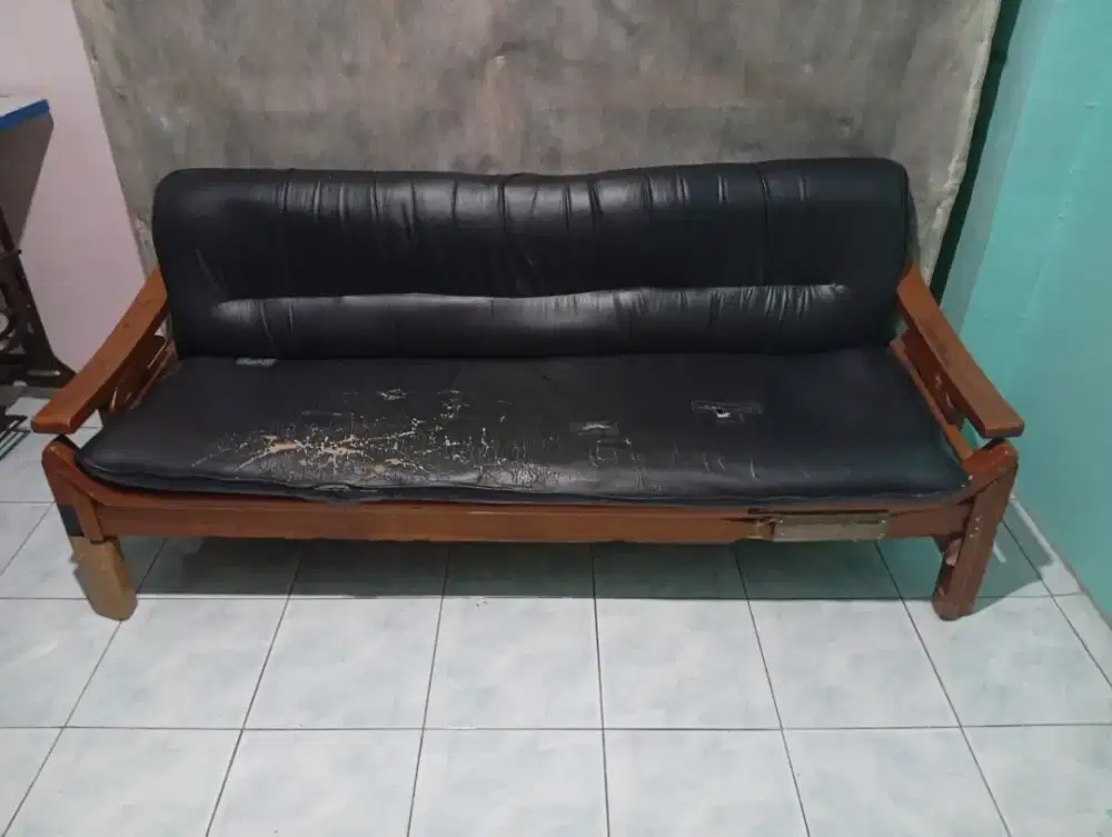 Kursi sofa kayu