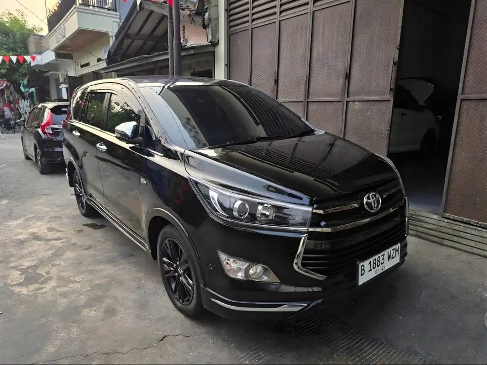 Toyota Kijang Innova Inova Venturer AT Matic Tahun 2019 Hitam , 2020