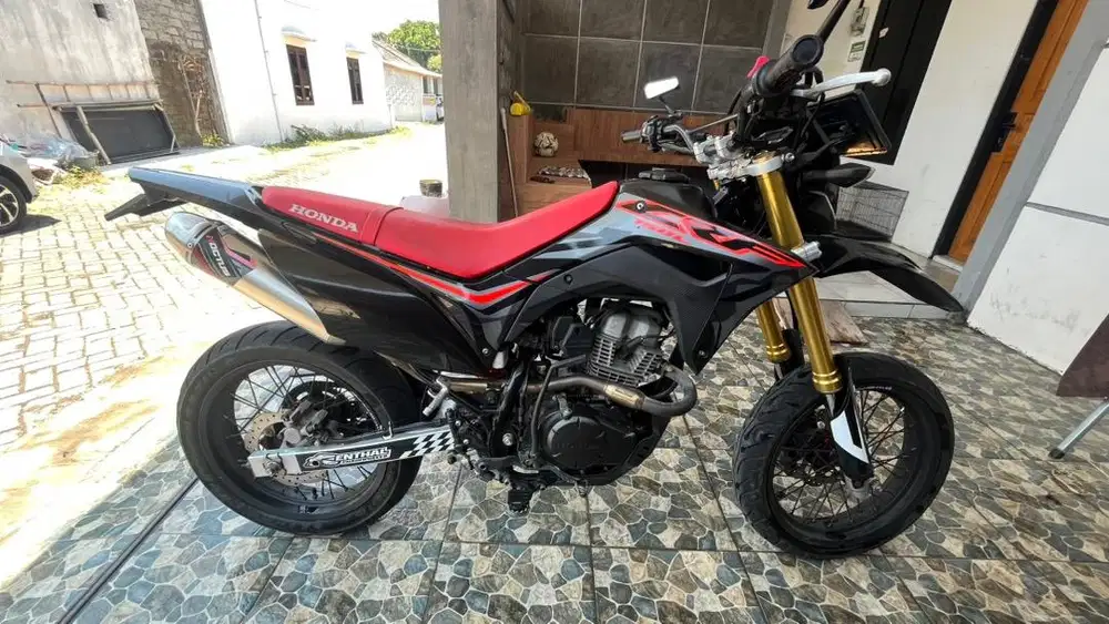 DI JUAL CRF 150L 2020 WARNA EXTREME BLACK
