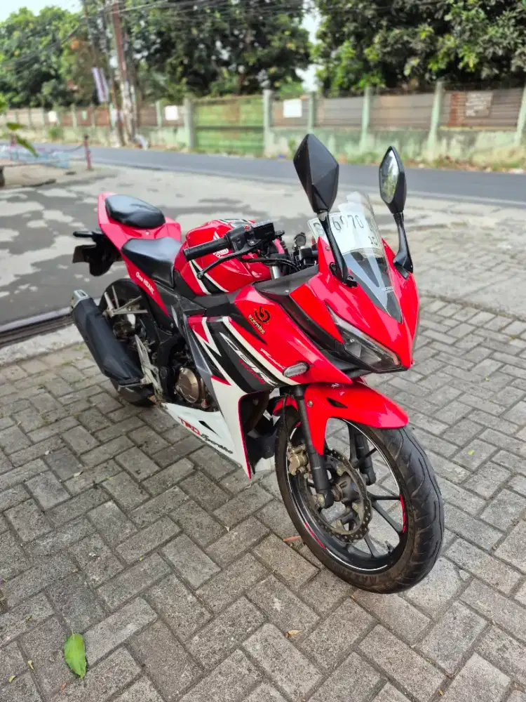 Dijual Honda CBR 150R Facelift tahun 2019 pajak hidup
