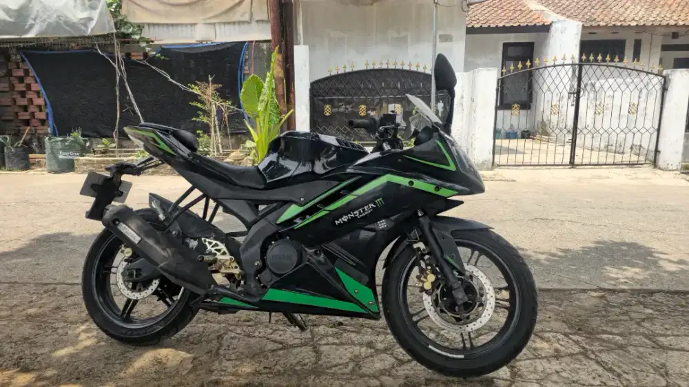 YAMAHA R15 V2 2015