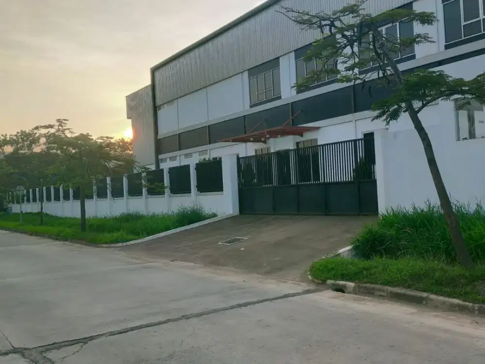 Gudang Besar Siap Pakai Posisi Hook Ada Kantor dan Mess di Kawasan Pergudangan Marunda Center Bekasi
