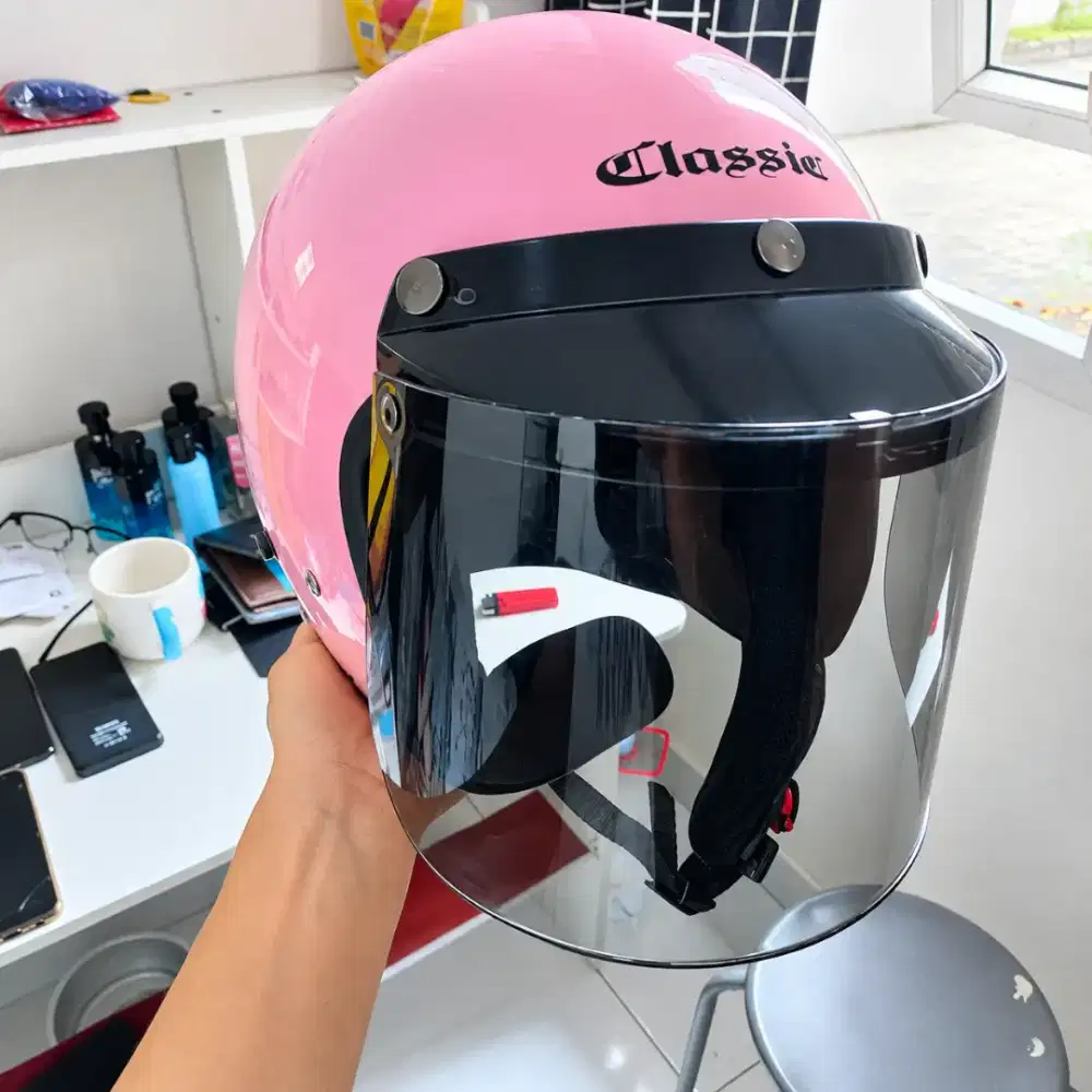 Helm pink ukuran M