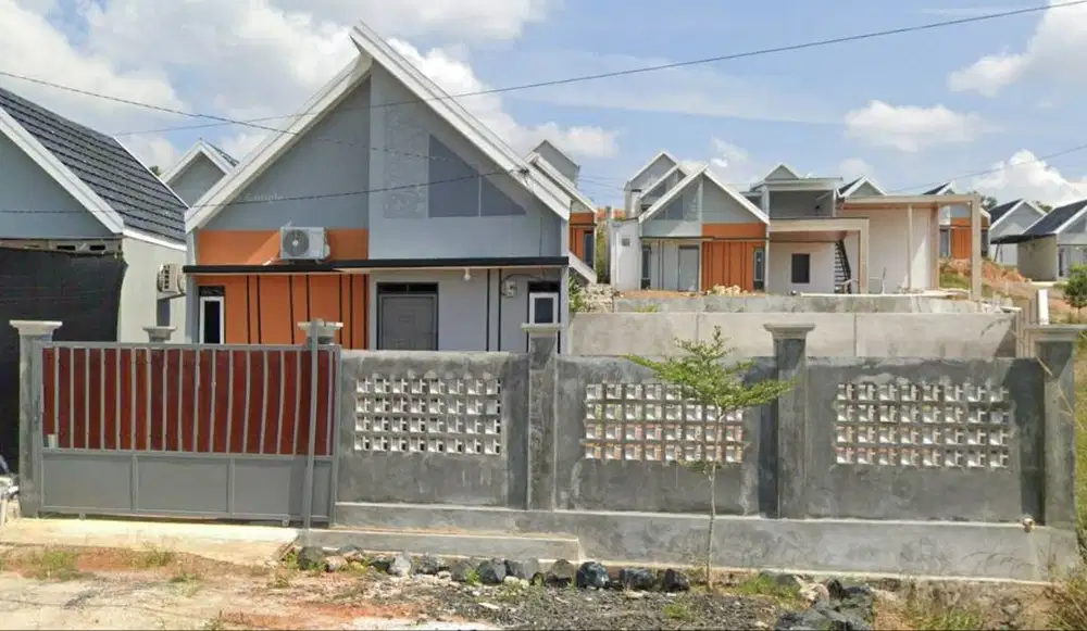 DIKONTRAKAN DISEWAKAN RUMAH SEMI FURNISHED SIAP HUNI