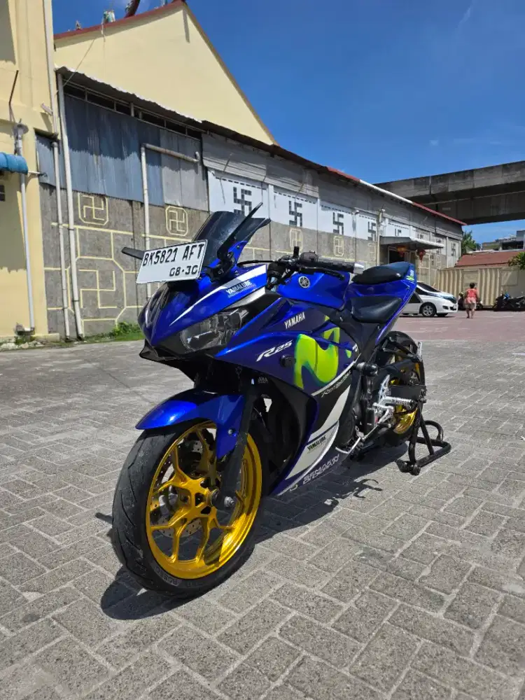 Yamaha R25 Movistar 2015