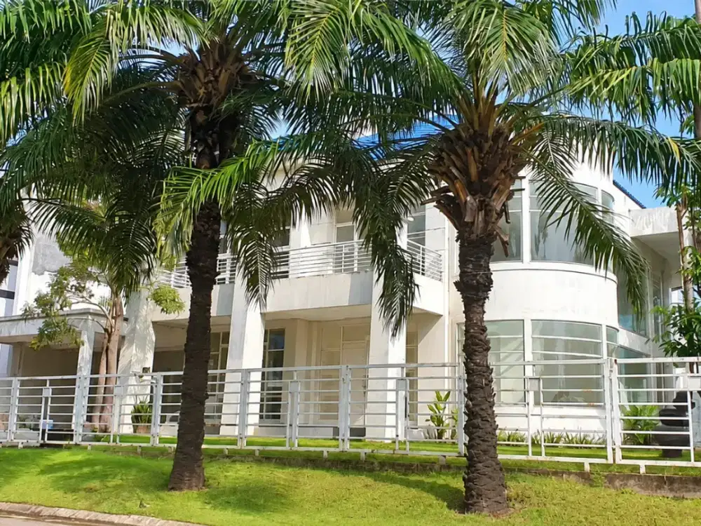 Dijual Rumah Mewah Posisis Hook di Park Avenue Dian Istana Surabaya Barat