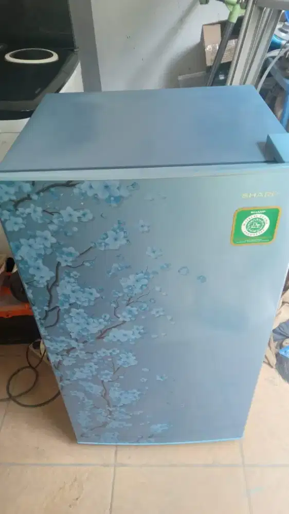 Kulkas 1 pintu sharp kembang normal dingin beku nego tipis