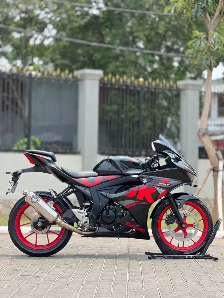 SUZUKI GSX 150R KEYLESS 2018 HITAM KM RENDAH PAJAK PANJANG TANPA PR