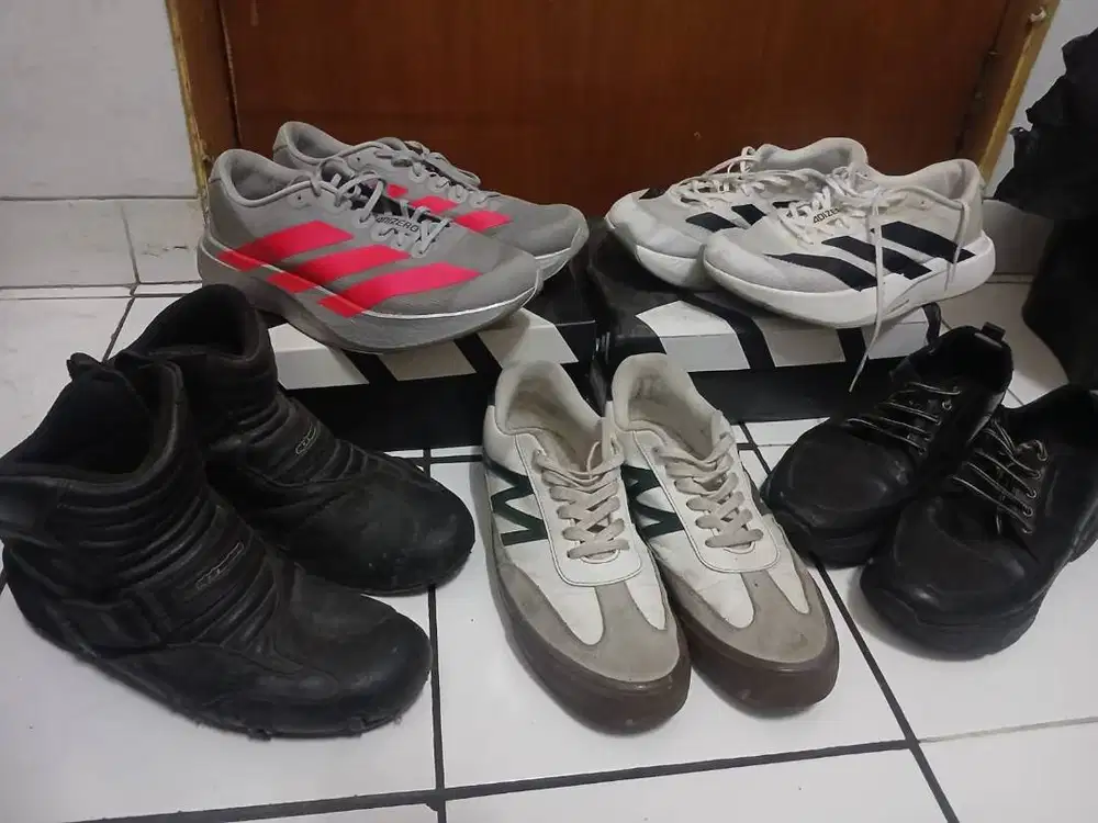 SEPATU SECOND LIKE NEW MURAH!