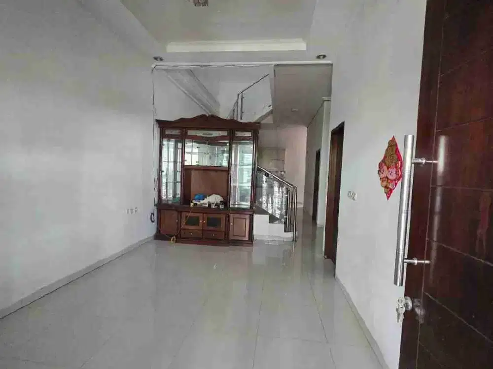 disewakan rumah 4 kamar tidur Taman Pegangsaan indah kelapa  gading