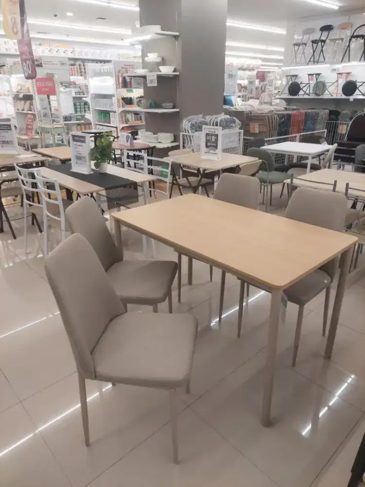 Moritz Dining Set