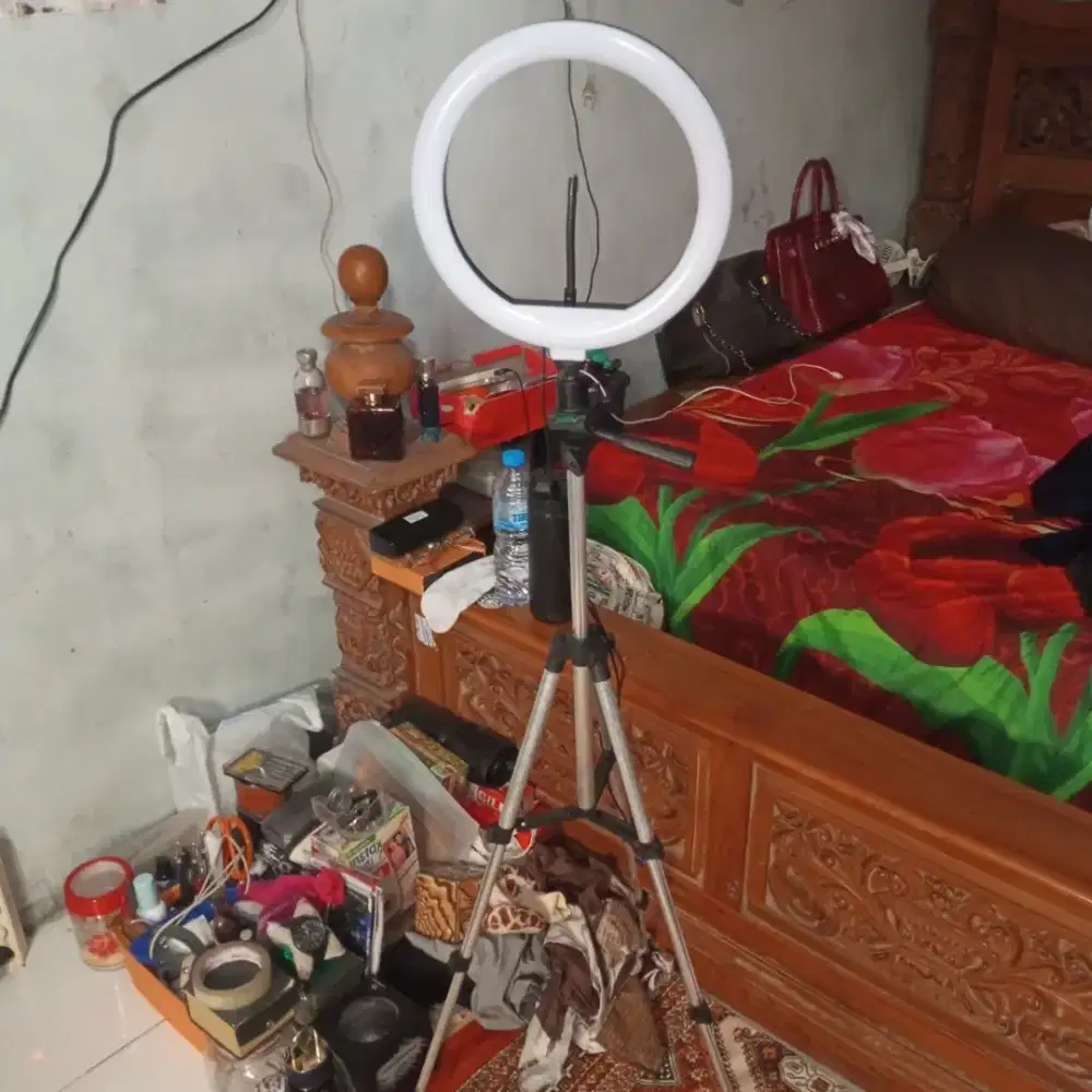 Dijual cepat borongan Tripod plus ring light n tumbler