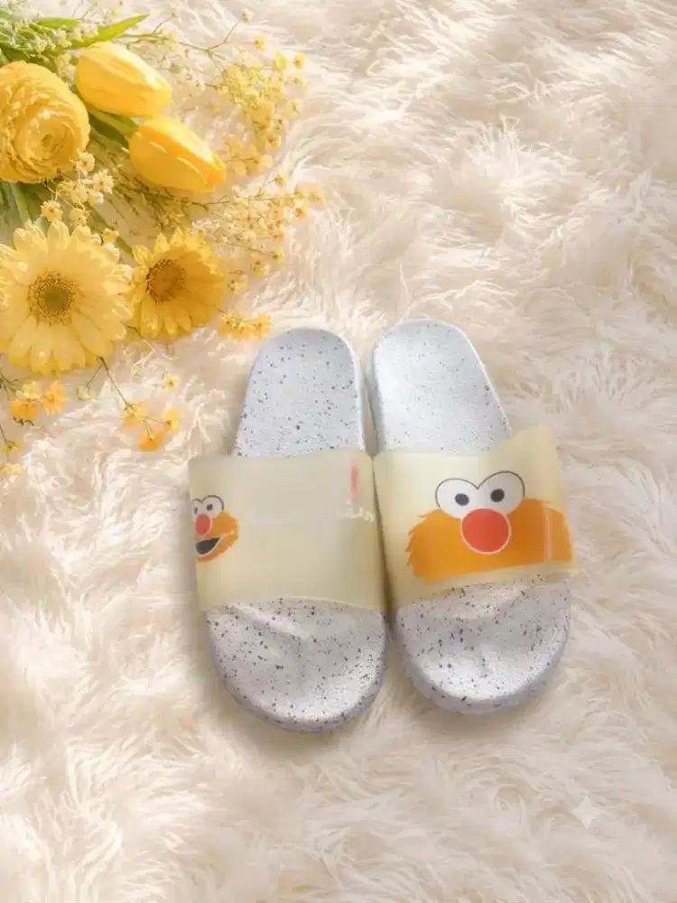 Sendal Elmo (Kuning dan Hitam)