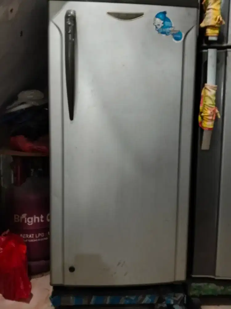 Dijual freezer Toshiba