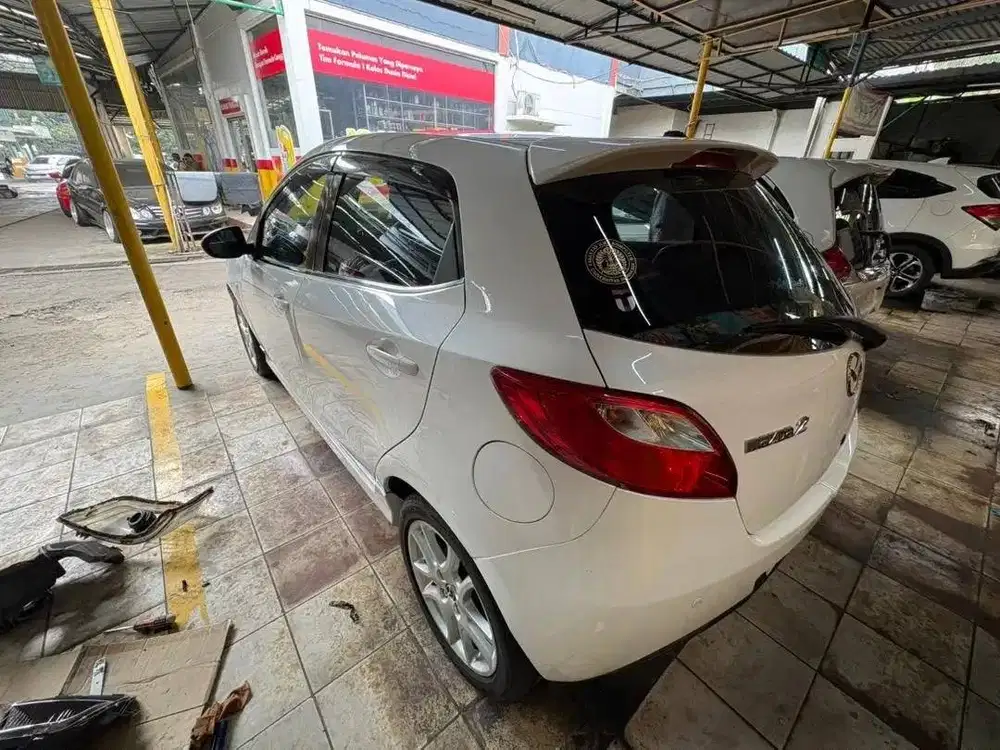 Mazda 2 Manual 2012