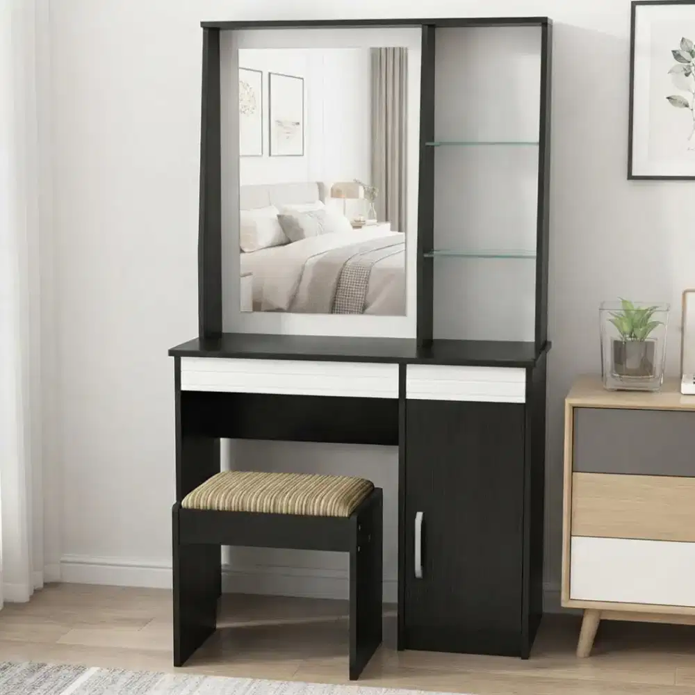 1 Set Meja Rias Kabinet Bekas (Meja + Kursi)