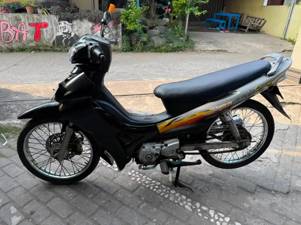 Jupiter Z THN 2005 plat AB sleman