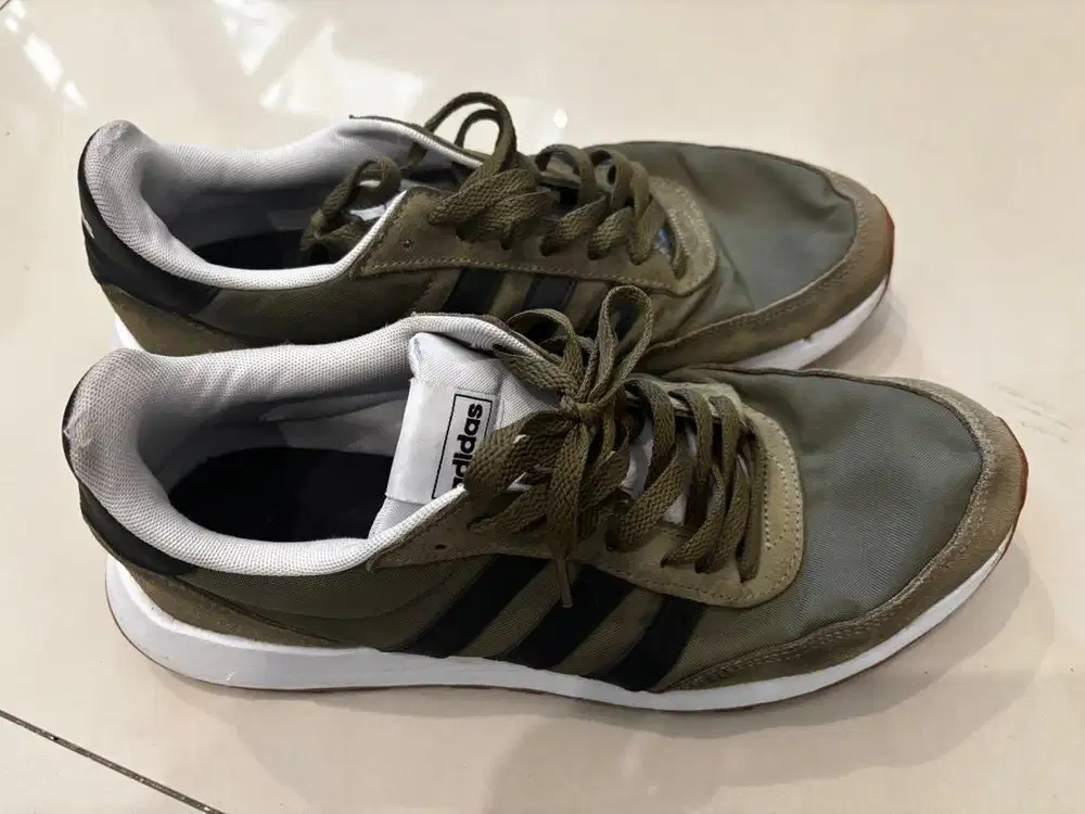Sepatu adidong mantan