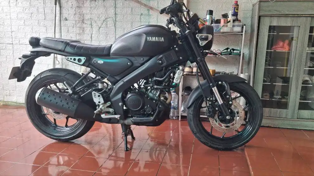 Motor Yamaha XSR 155 Hitam 95% mulus