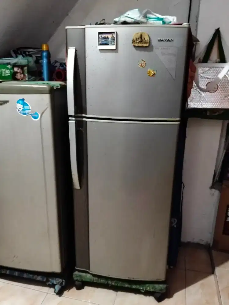 Dijual kulkas merk Sharp 2 pintu