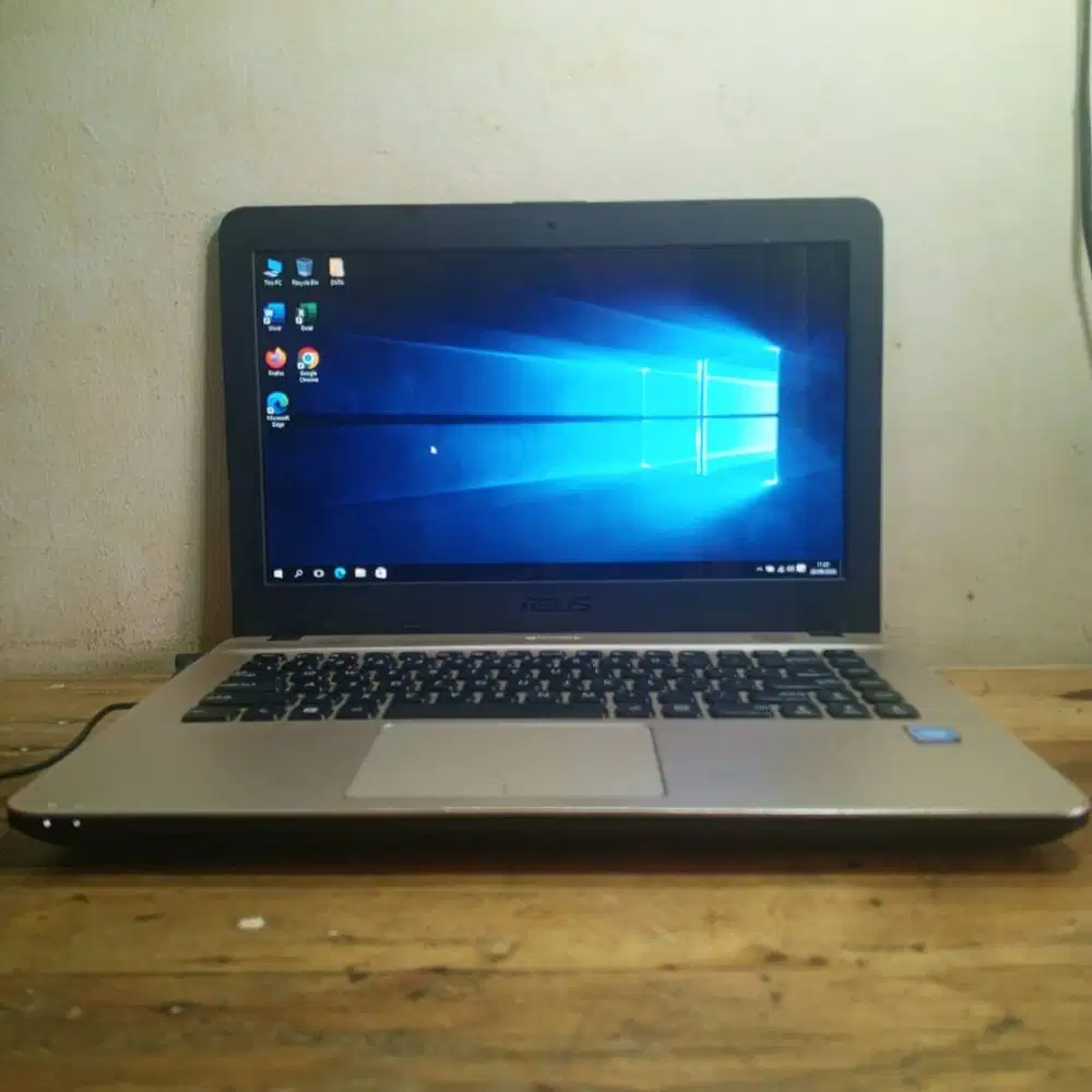 Asus X441NA celeron N3350 Ram 4 GB HDD 500 GB MINUS