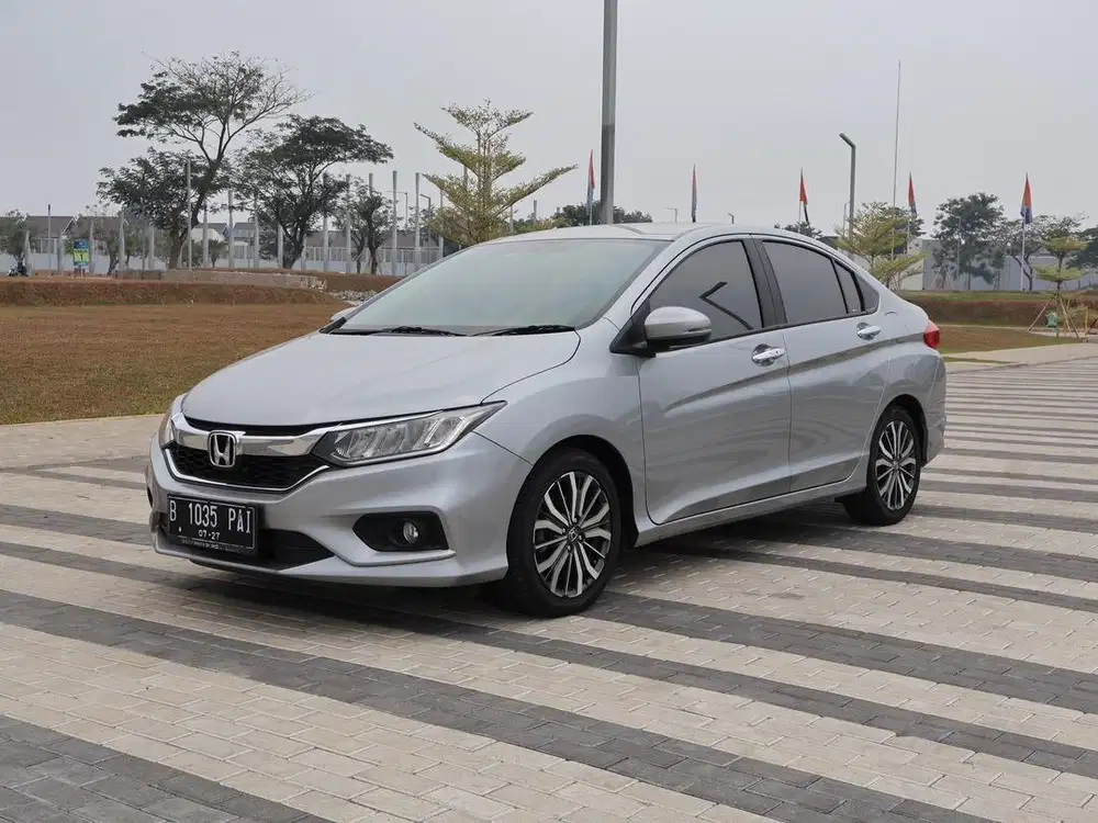 HONDA CITY E CVT MATIC AT 2017 KM LOW 15 RIBU  /PAJAK PANJANG