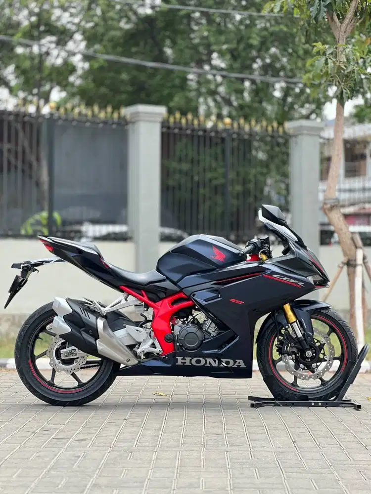 HONDA NEW CBR250RR ABS SP MYSTIQUE BLUE 2022 KM LOW PAJAK ON SUPERB