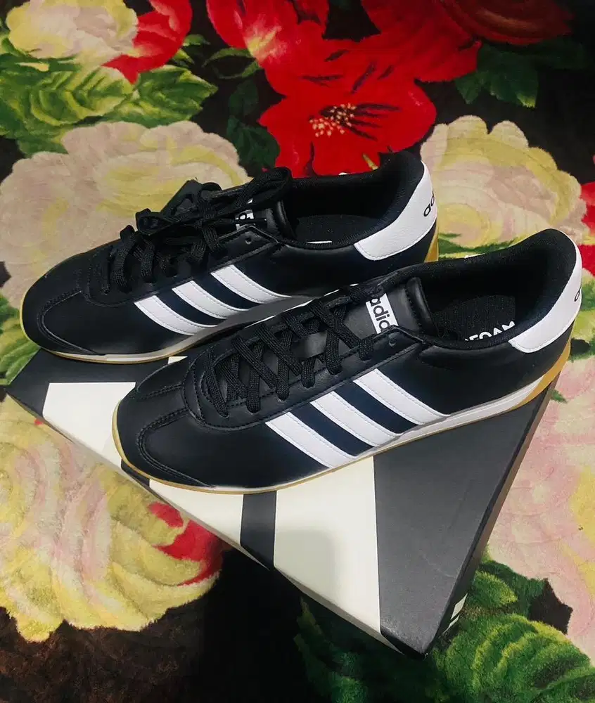 Dijual Cepat Sepatu Adidas Runvista Baru