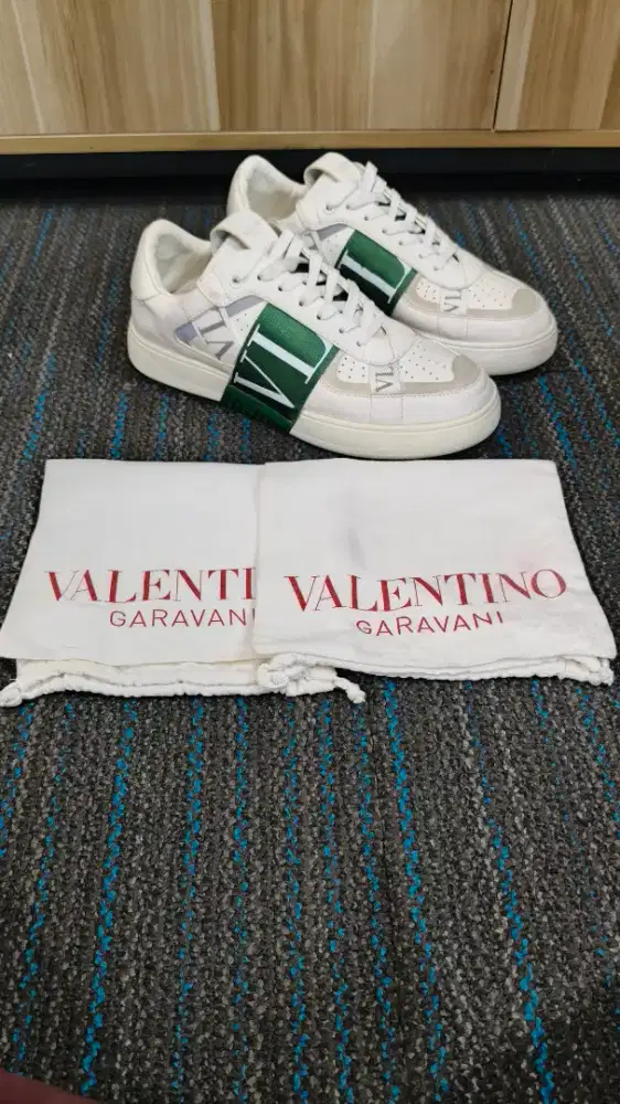 Valentino garavani sneaker original asli