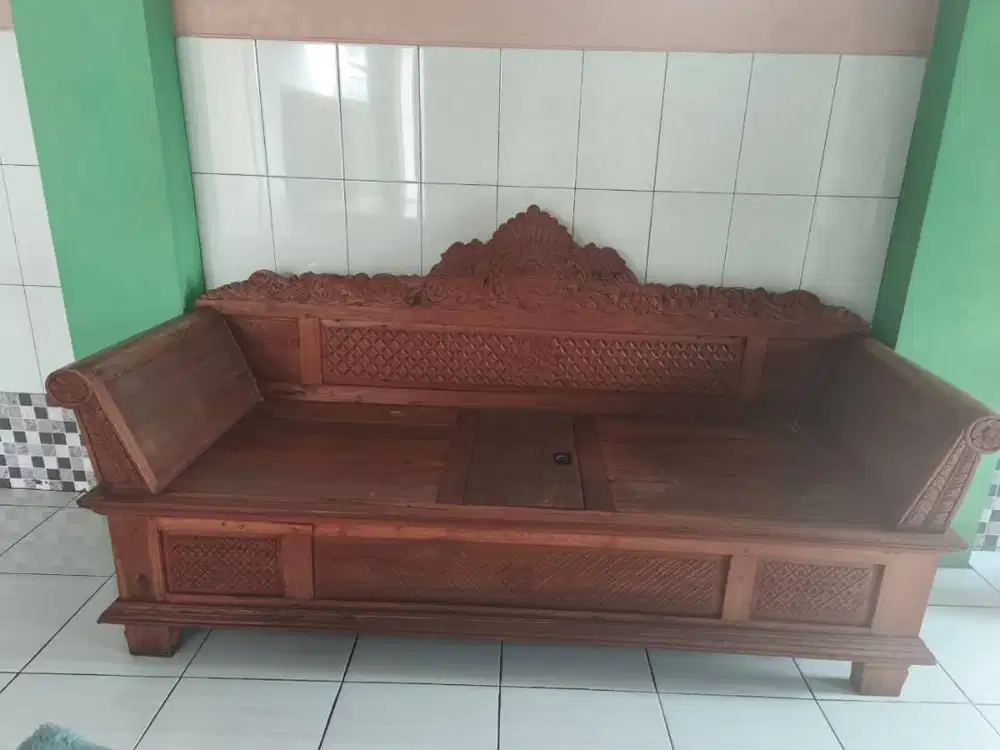 Dijual rest bench / sofa dan meja dari kayu jati sangat tua dan kokoh