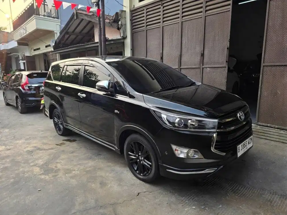 Toyota Kijang Innova Inova Venturer AT Matic Tahun 2019 Hitam , 2018
