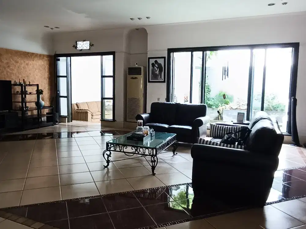 Dijual Rumah Asri 5BR + Basement di Pondok Indah Jakarta Selatan