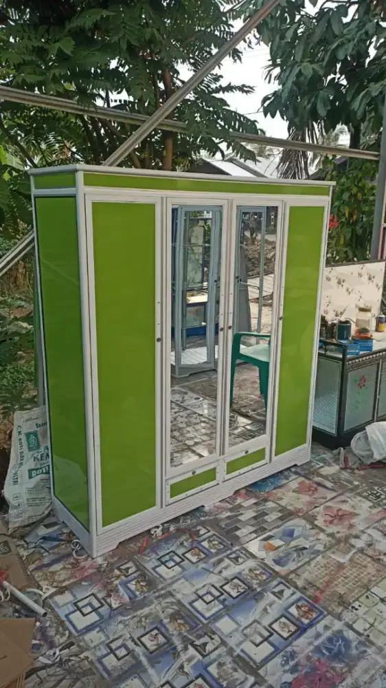 Lemari bahan acp+kaca cermin